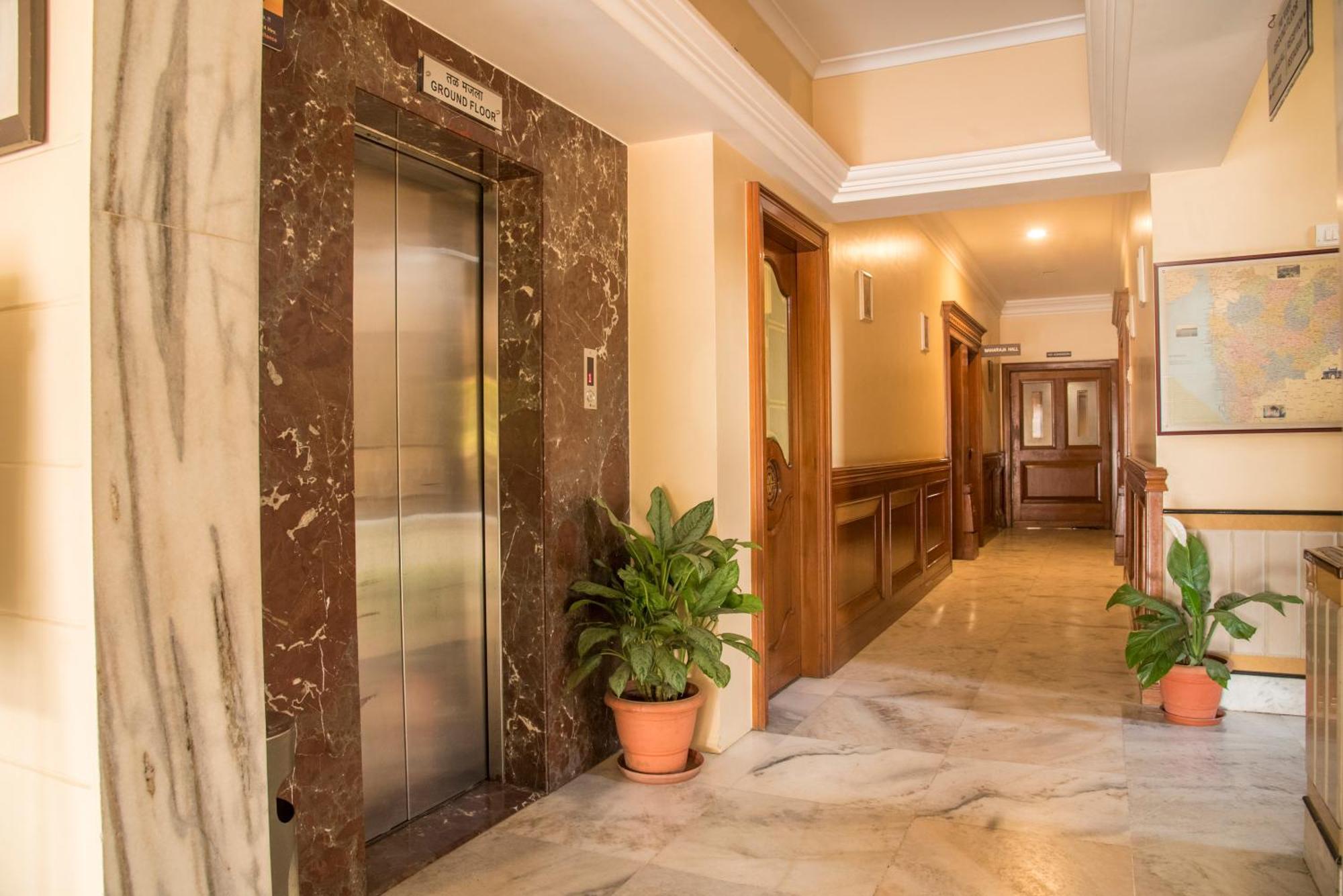 Hotel Ayodhya Kolhapur Ngoại thất bức ảnh