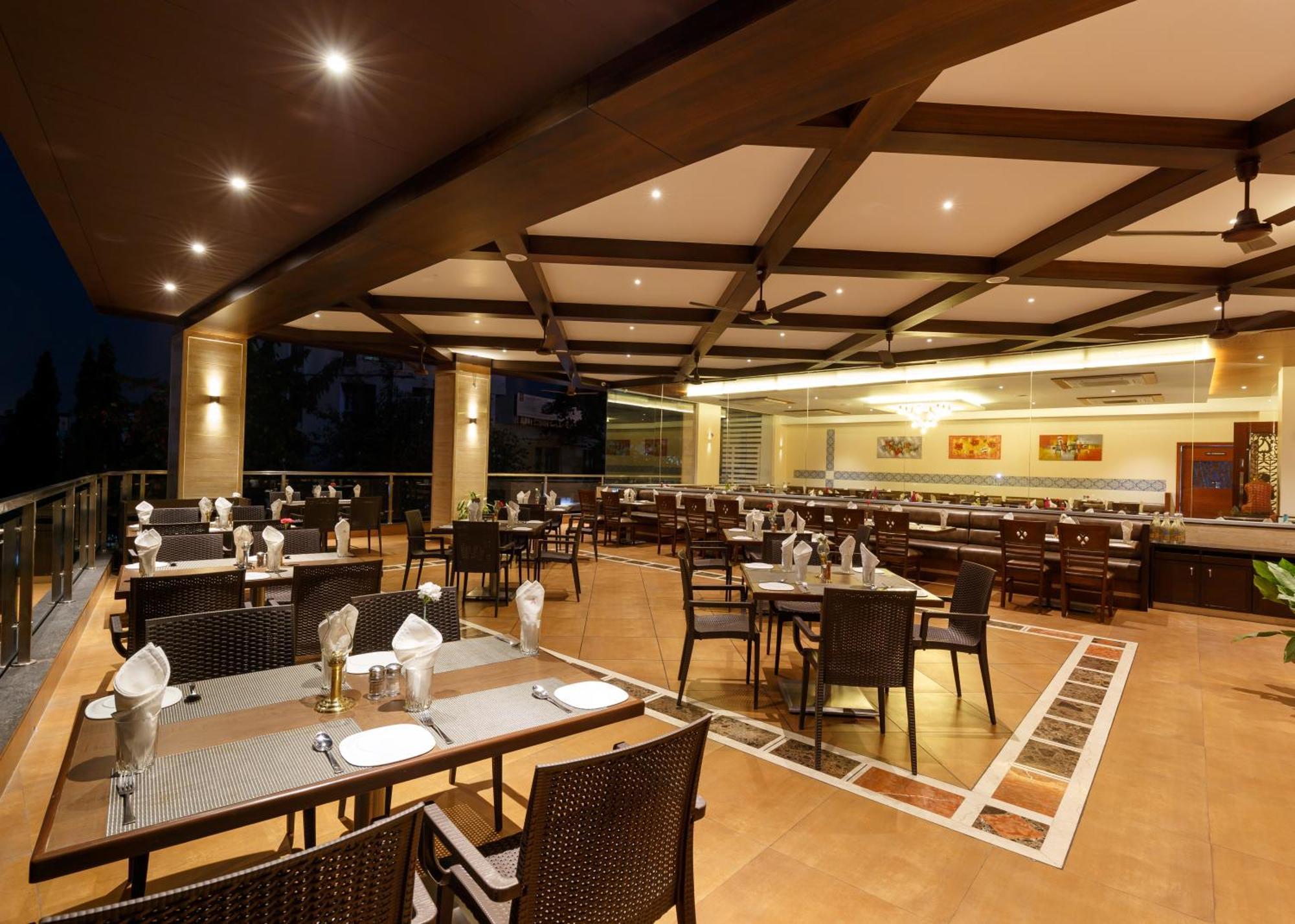 Hotel Ayodhya Kolhapur Ngoại thất bức ảnh