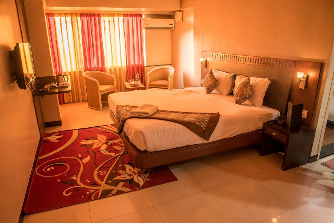 Hotel Ayodhya Kolhapur Ngoại thất bức ảnh