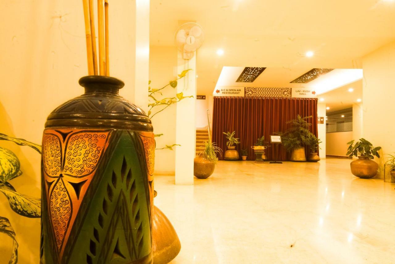 Hotel Ayodhya Kolhapur Ngoại thất bức ảnh