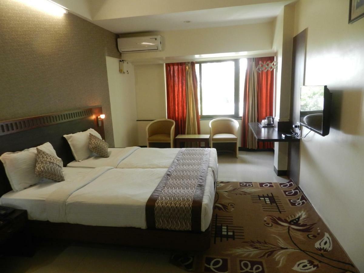 Hotel Ayodhya Kolhapur Ngoại thất bức ảnh