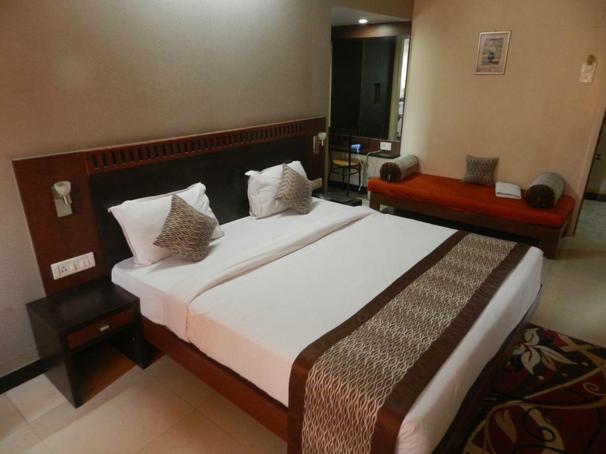 Hotel Ayodhya Kolhapur Ngoại thất bức ảnh
