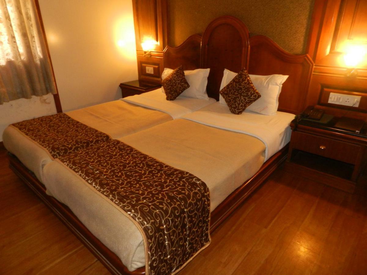 Hotel Ayodhya Kolhapur Ngoại thất bức ảnh
