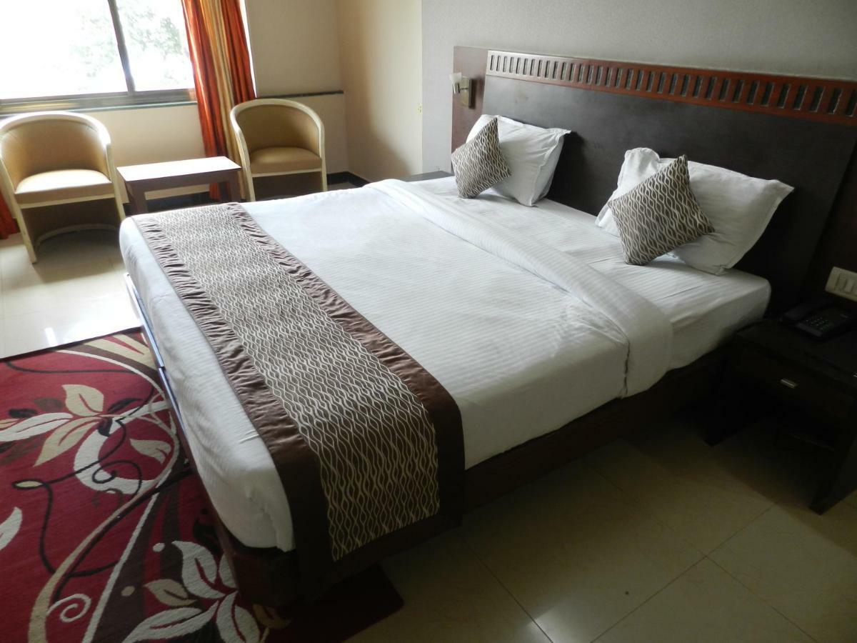 Hotel Ayodhya Kolhapur Ngoại thất bức ảnh